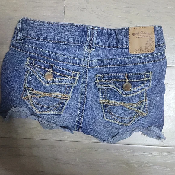 Red Camel hot pants - Picture 2 of 2